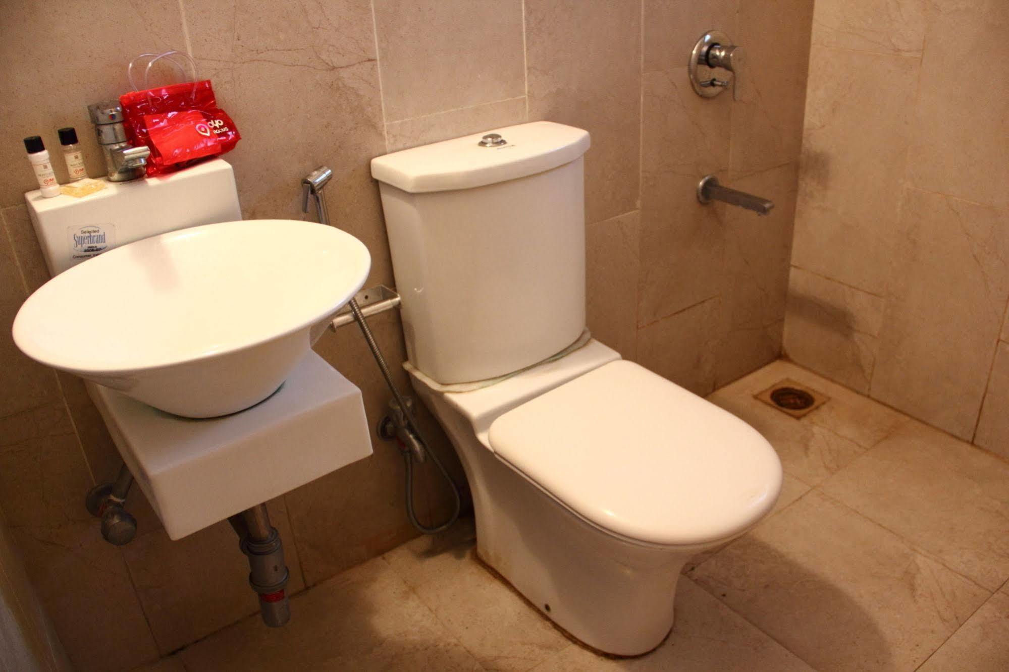 Oyo Kalyani Nagar Gold Adlabs