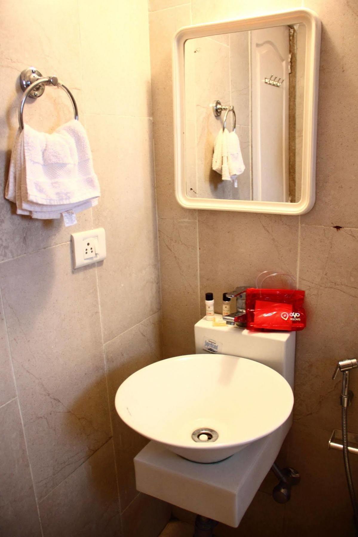 Oyo Kalyani Nagar Gold Adlabs Pune