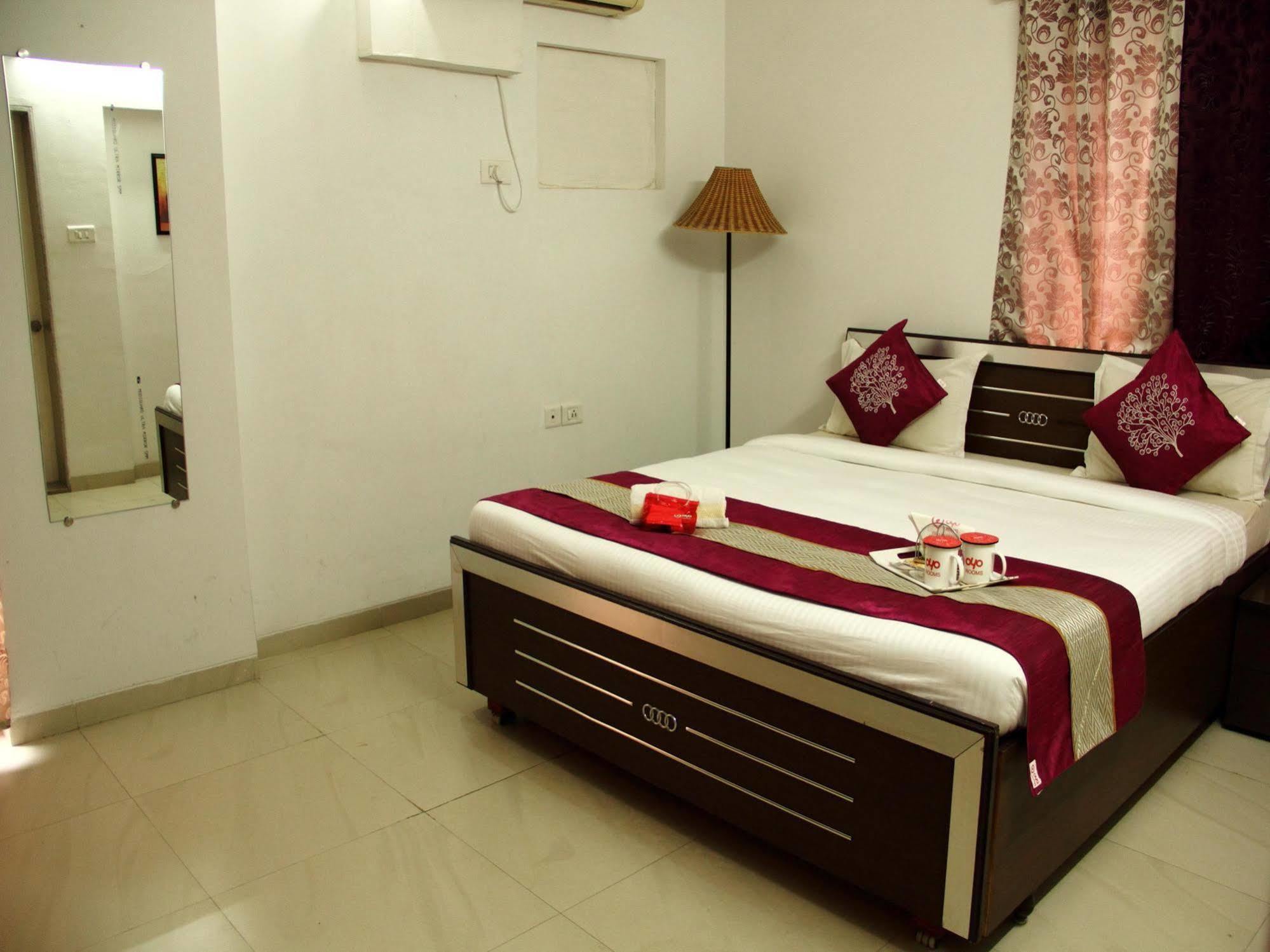 Oyo Kalyani Nagar Gold Adlabs