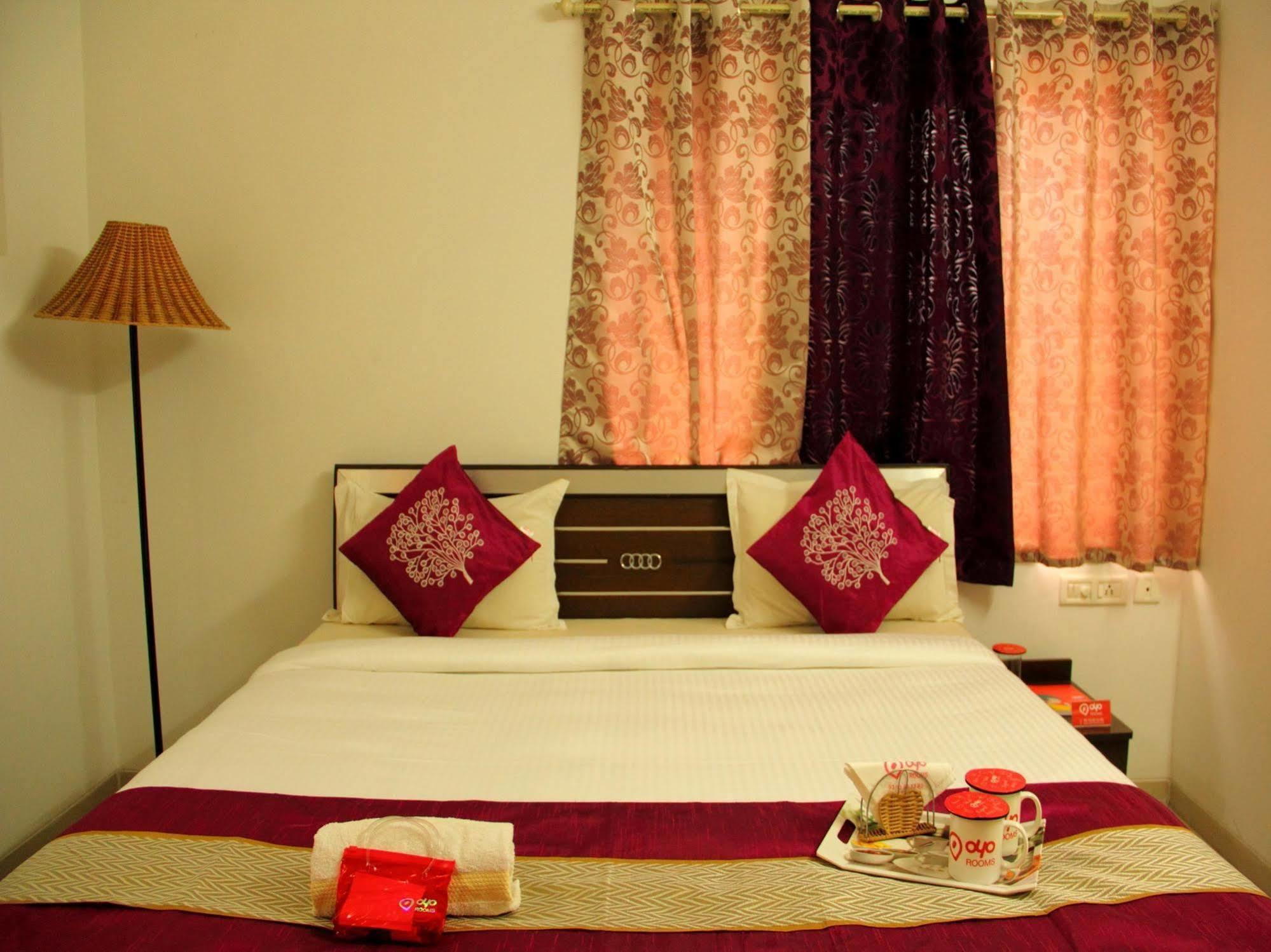 Oyo Kalyani Nagar Gold Adlabs